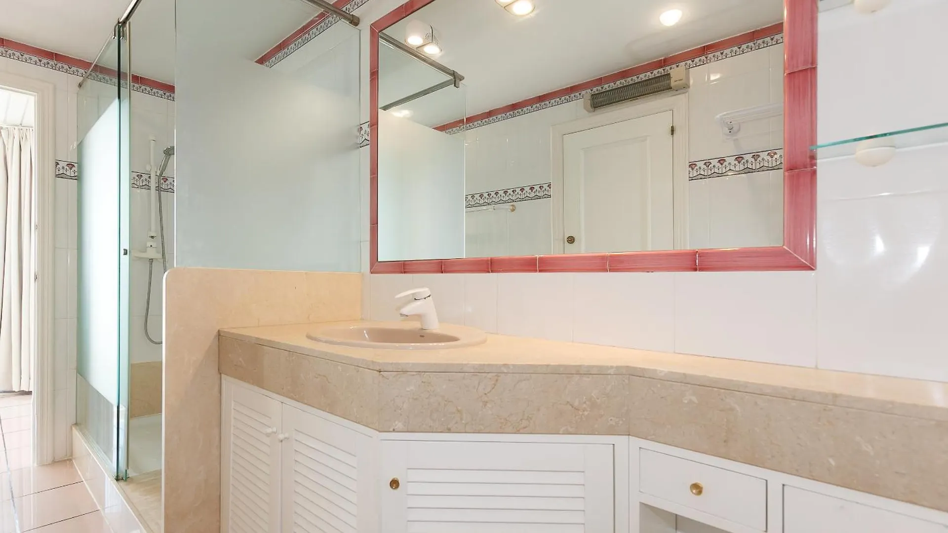 Uhc Center Apartments Salou