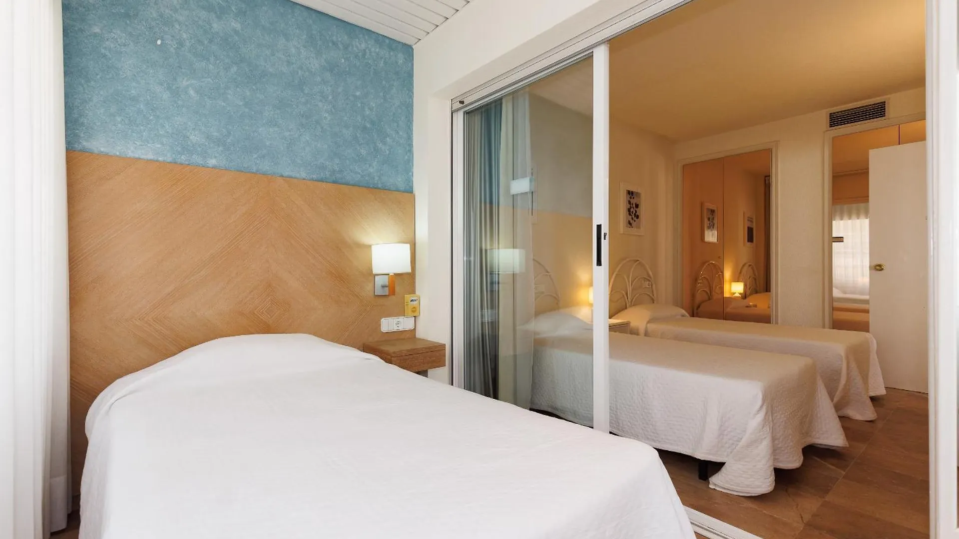 Uhc Center Apartments Salou Spain
