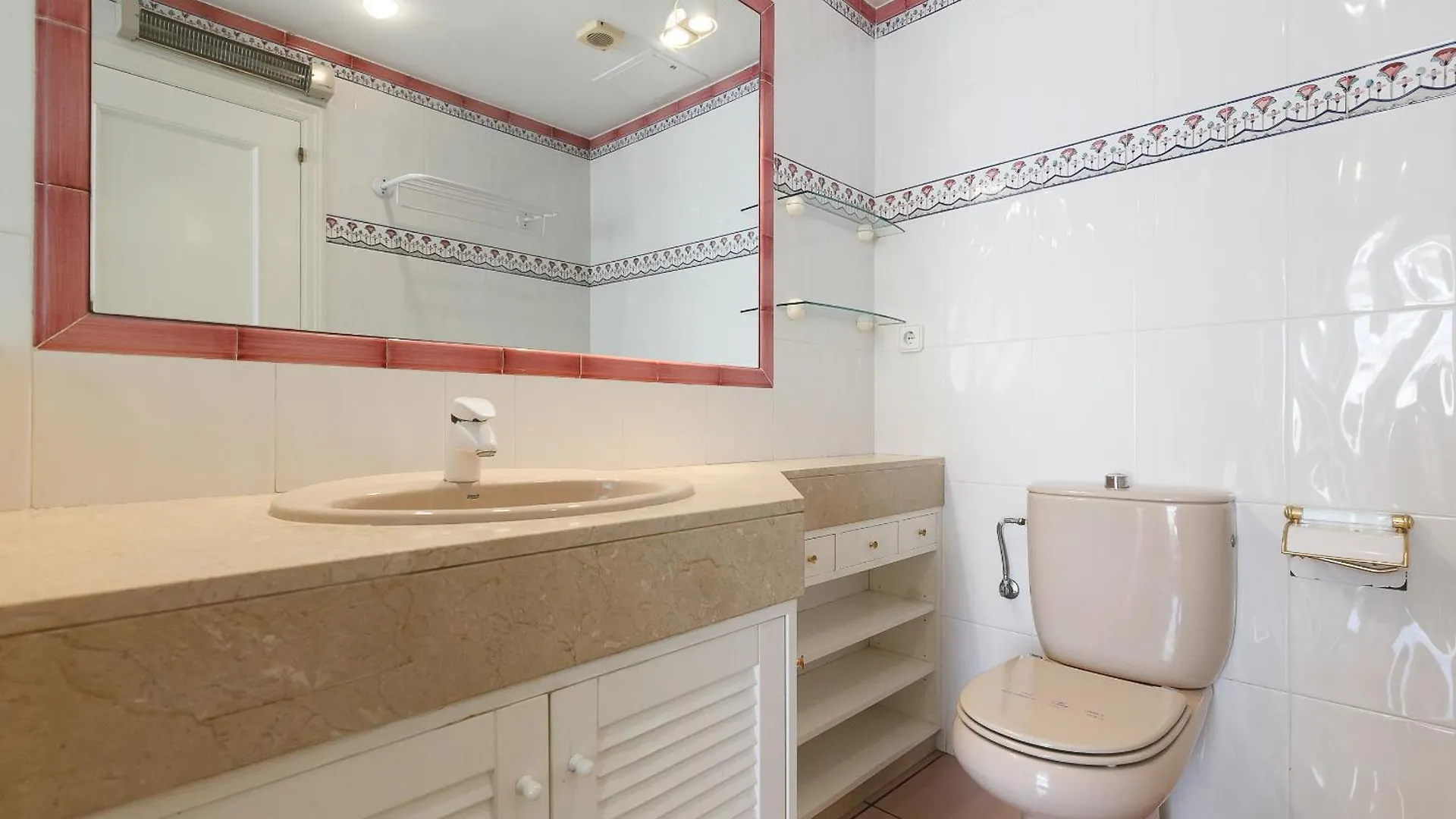 Uhc Center Apartments Salou Spain
