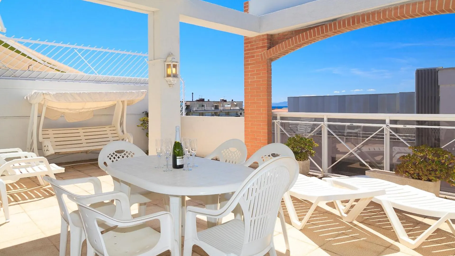 Uhc Center Apartments Salou